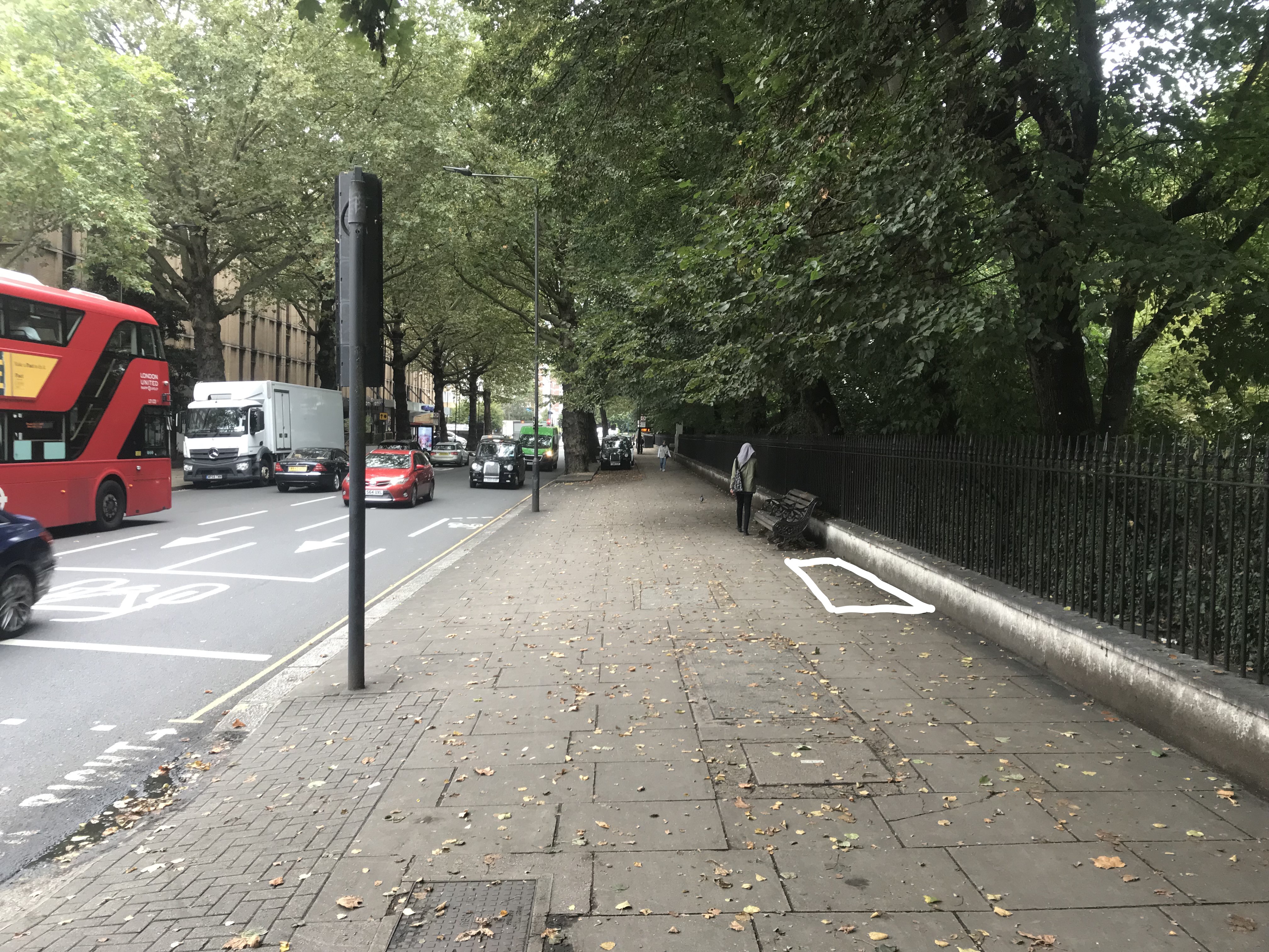 The proposed bay is at the rear of the footway on Holland Park Avenue, south of Royal Crescent Gardens