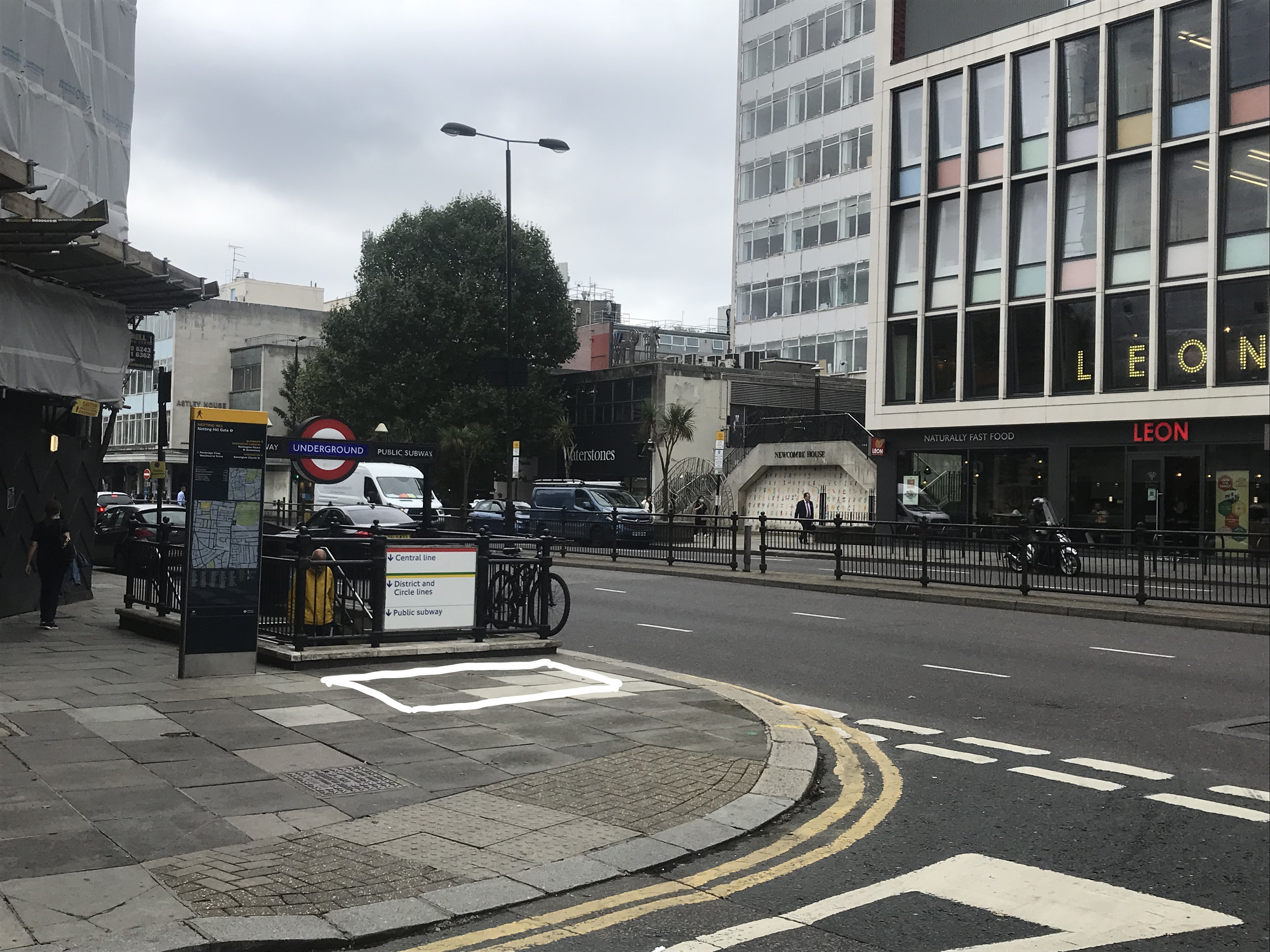 The proposed bay is at the junction of Notting Hill Gate and Pembridge Gardens, immediately west of the exit from the underground station